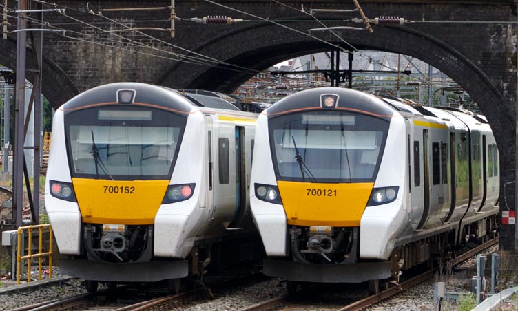 Thameslink class 700152 out of Bedford and 700121 in 