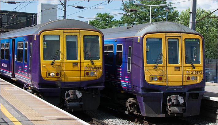 Two First Capital Connect EMUs of class 319 at Bedford station in 2014