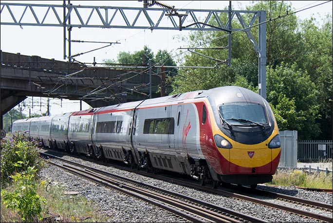 Virgin down train nonstop though Bletchley on Tuesday 22nd of July 2014