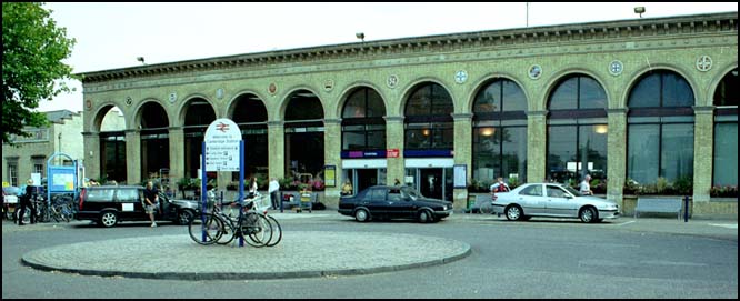 The out side of Cambridge railway station in 2003