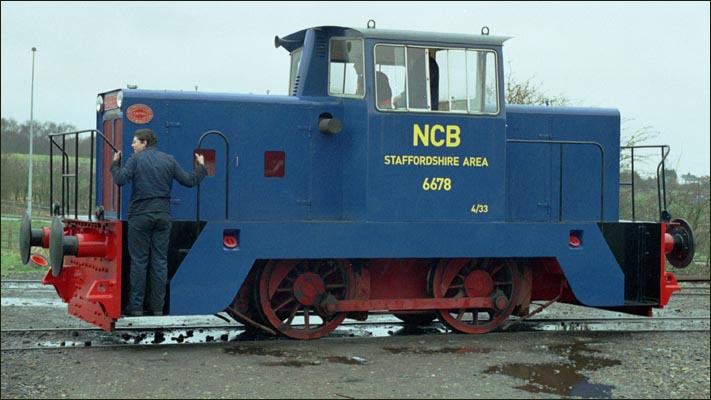 NCB 0-4-0 diesel 6678