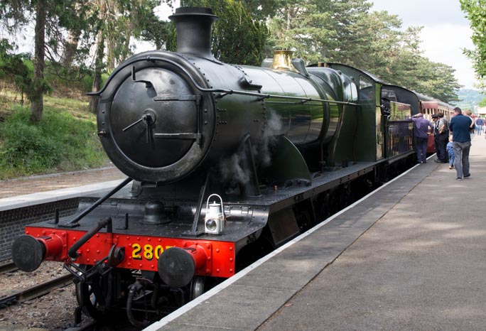 GWR 2807 at the Cheltenham Race Course station 