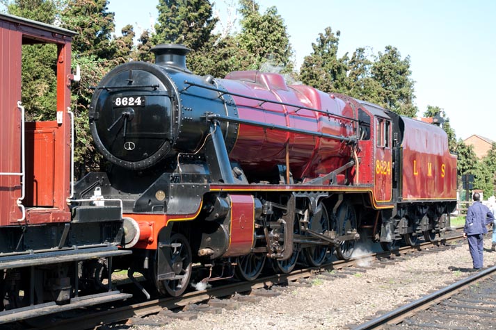 8F 2-8-0 8624 in LMS red