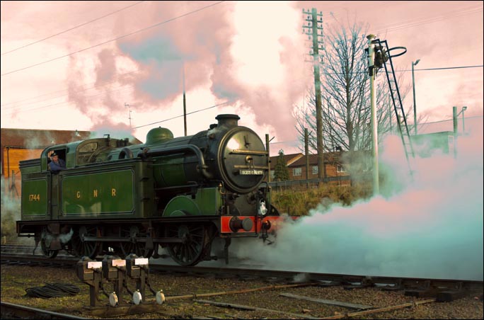 GNR Gresley class N2 0-6-2T in GNR colours 
