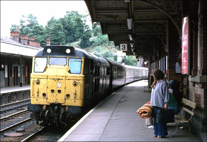 Class 31 on a down train into platform 3 at Ipswich station. 