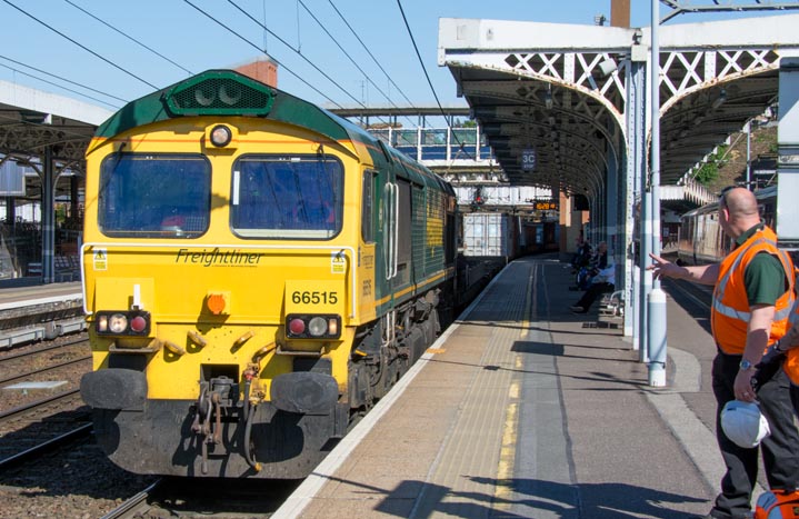 Freightliner class 66515 at Ipswich station 