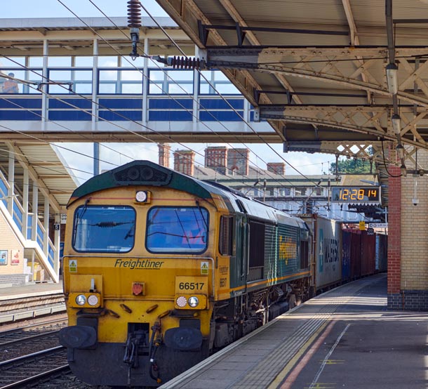 Freightliner class 66517 at Ipswich station on the 21st of September 2021