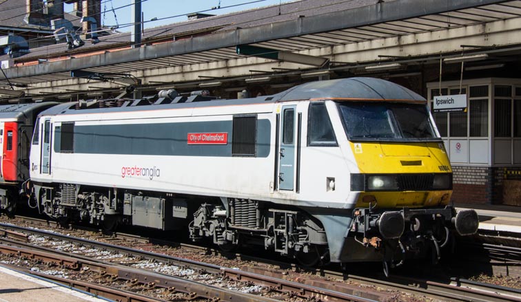 Greater Anglia class 90004 in Ipswich station 