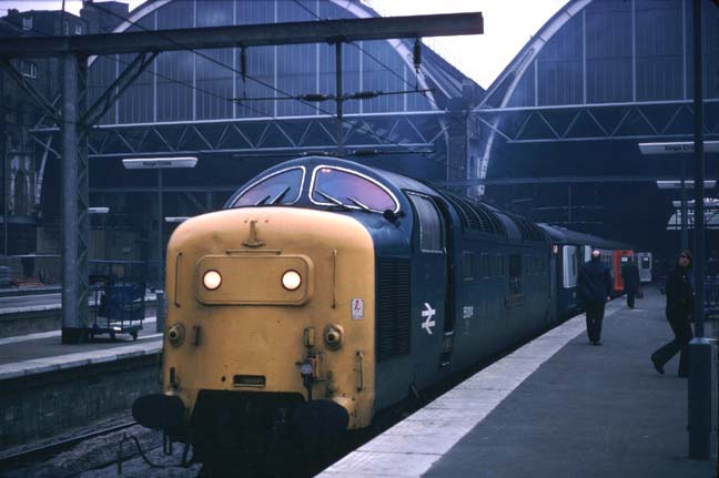 Class 55 Deltic in BR blue at Kings Cross 