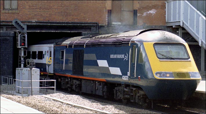 Midland Mainline HST power car 43071 into Leicester station in 2004 from London