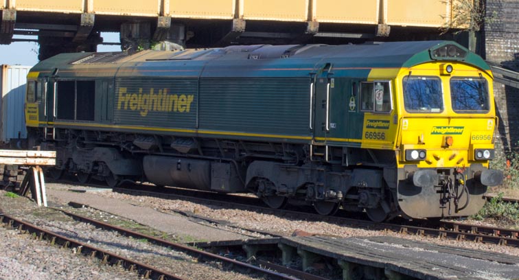 Freightliner class 66956 on a container train at Leicester station