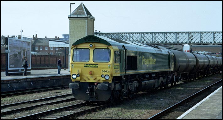 Freightliner class 66621 though Lincoln station