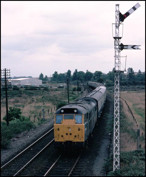 Class 31 coming from Sleaford past a signal near Sincil Bank signal box . 