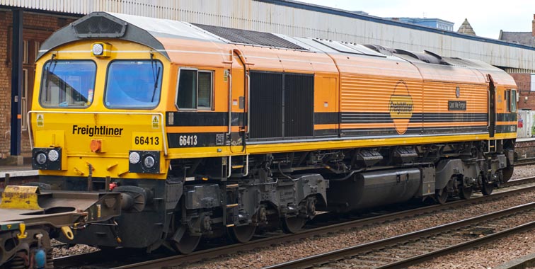 Freightliner class 66413 'Lest We Forget' in Lincoln station 