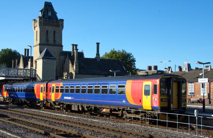 Pair of East Midland Trains Class 153s 