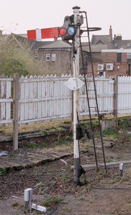 Signal at Lincoln station in 2007