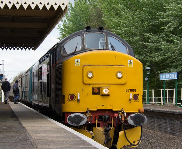 Class 37688 at Hardingham 
