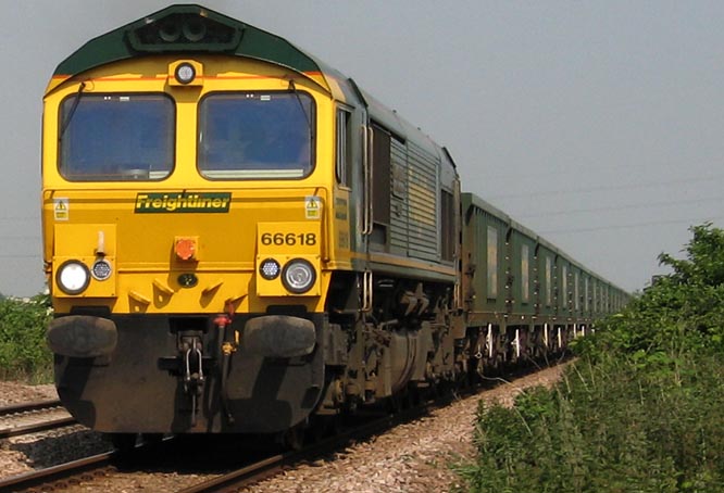 Freightliner class 66618 in 2006 between Turves and March 