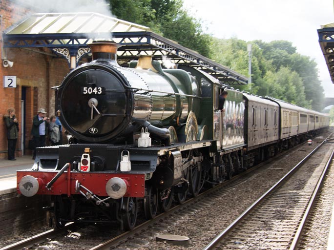 GWR Castle Class 4-6-0 no 5043 Earl of Mount Edgcumbe 