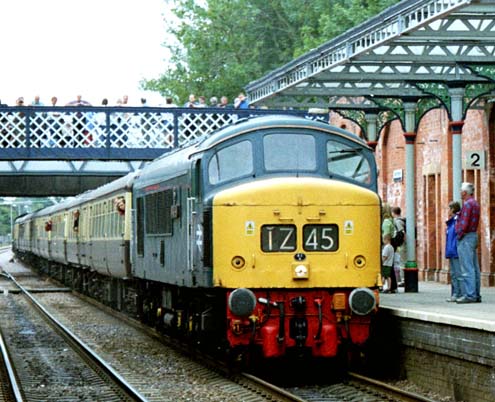 Class 45 comes into Melton Mowbray station. 