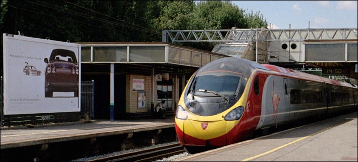 Virgin train at Milton Keynes station in 2005