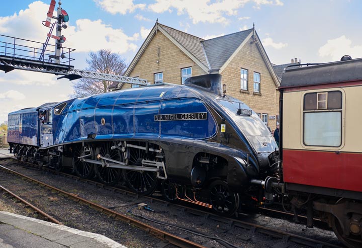Sir Nigel Gresley in Wansford station on 7th of April 2023