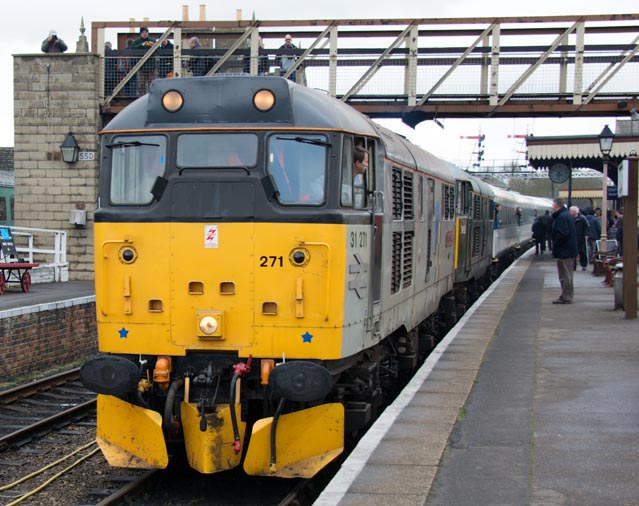 Class 31271 and class 31452 