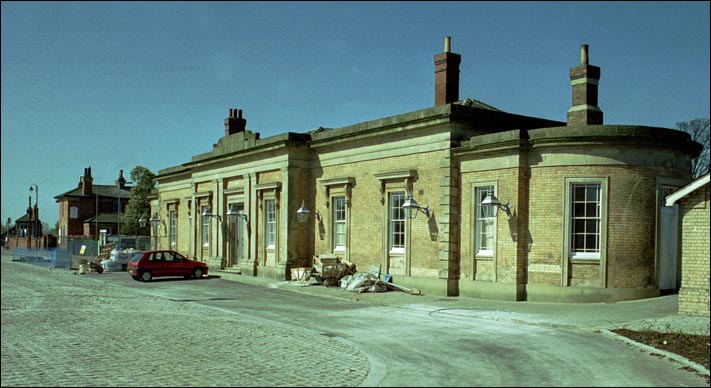 The station building at Newark Castle railway station 