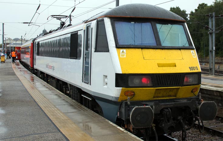 Greater Anglia Class 90010 at Norwich Station 