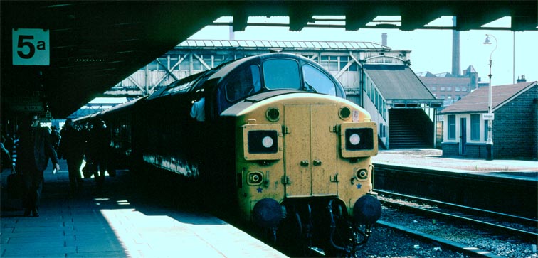 A Class 37 in platform 5a at Nottingham station 