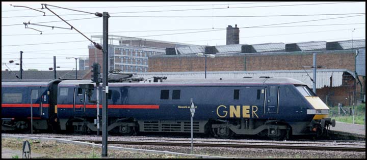 GNER class 91 on a down train at the north end of platform 4 
