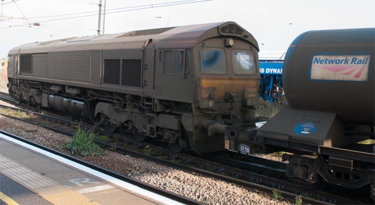 DB class 66040 on the rear of this leaf full train 
