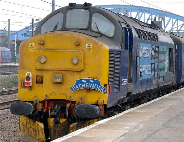 A DRS class 37667 was at the rear of the Pathfinder tour on 5th March 2011.