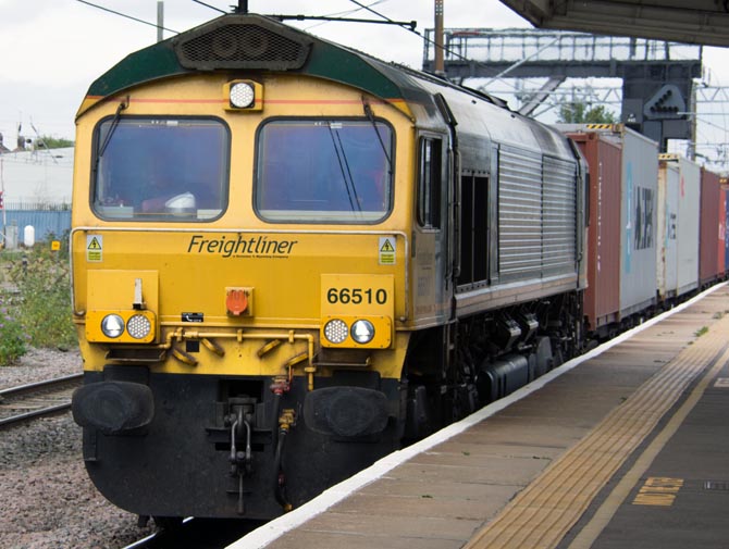 Freighliner class 66510 in platform 5 on the 28th of August 2019  