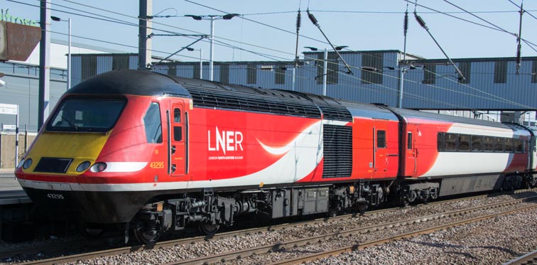 LNER HST power car 43295 in platform 3 