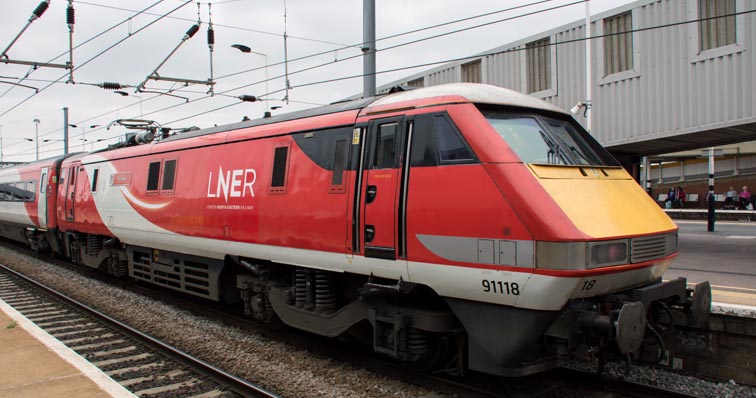 LNER class 91118 in platform 2 