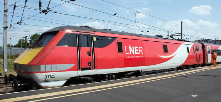 LNER Class 91125 in platform 4