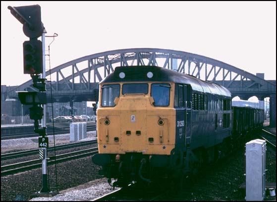 Class 31 on a freight into platform 4 at Peterborough station