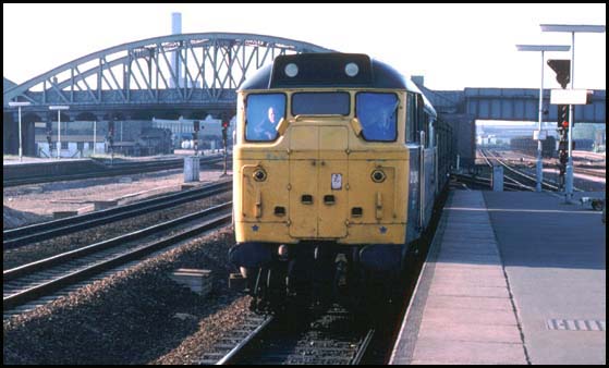 Class 31 into platform 4 at Peterborough station