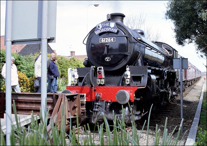 The Crome Dito with B1 61264 at Sheringham main line station. 