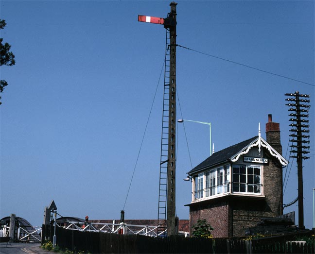 Signal near the Grand Sluice signal box  
