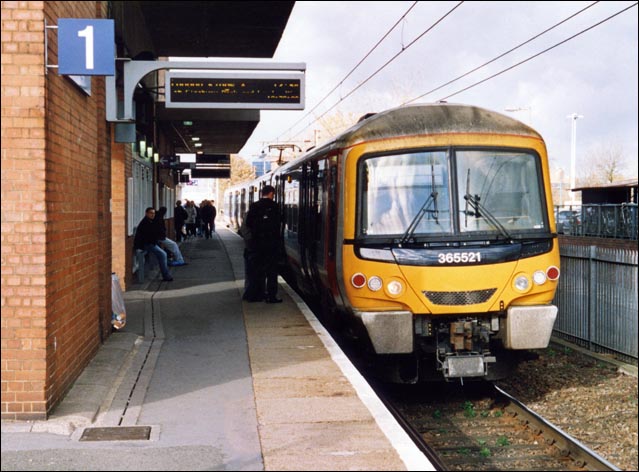 WAGN class 365521 in platform 1 at Stevenage in 2002