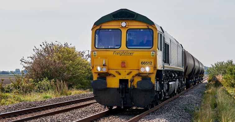 Freightlinner class 66512 at Stowgate 