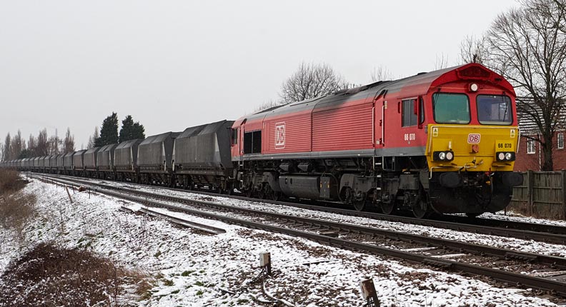 DB class 66070 at the Ramsey Road crossing