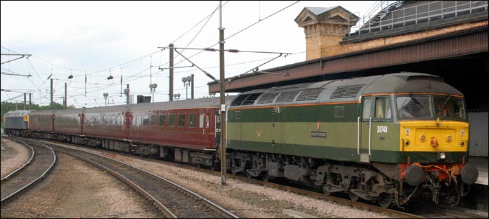 Sunderland to York train with D1748 and class 47843 