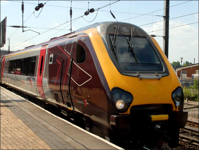 A Cross Country 220 Voyager in York station 