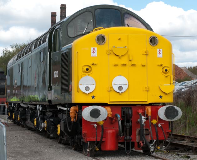 Class 40 D213 in British Railways green