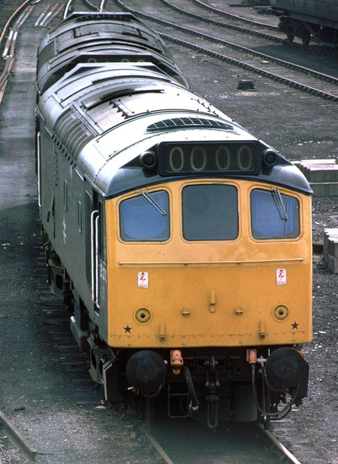 A pair of class 25s light engines at Bedford
