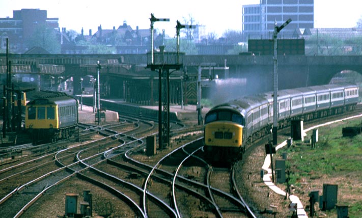 A class 45 bypasses the old Bedford station on the the down fast line
