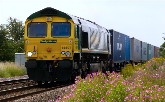 Freightliner class 66571 near Coates  in 2012
